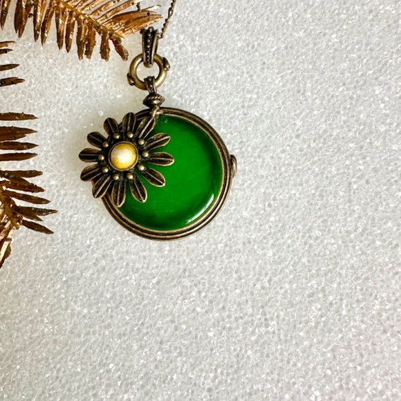 LUCKY Necklace - Brass Flower & Green Enamel Necklace 20” w/Extender - Picture 5 of 10